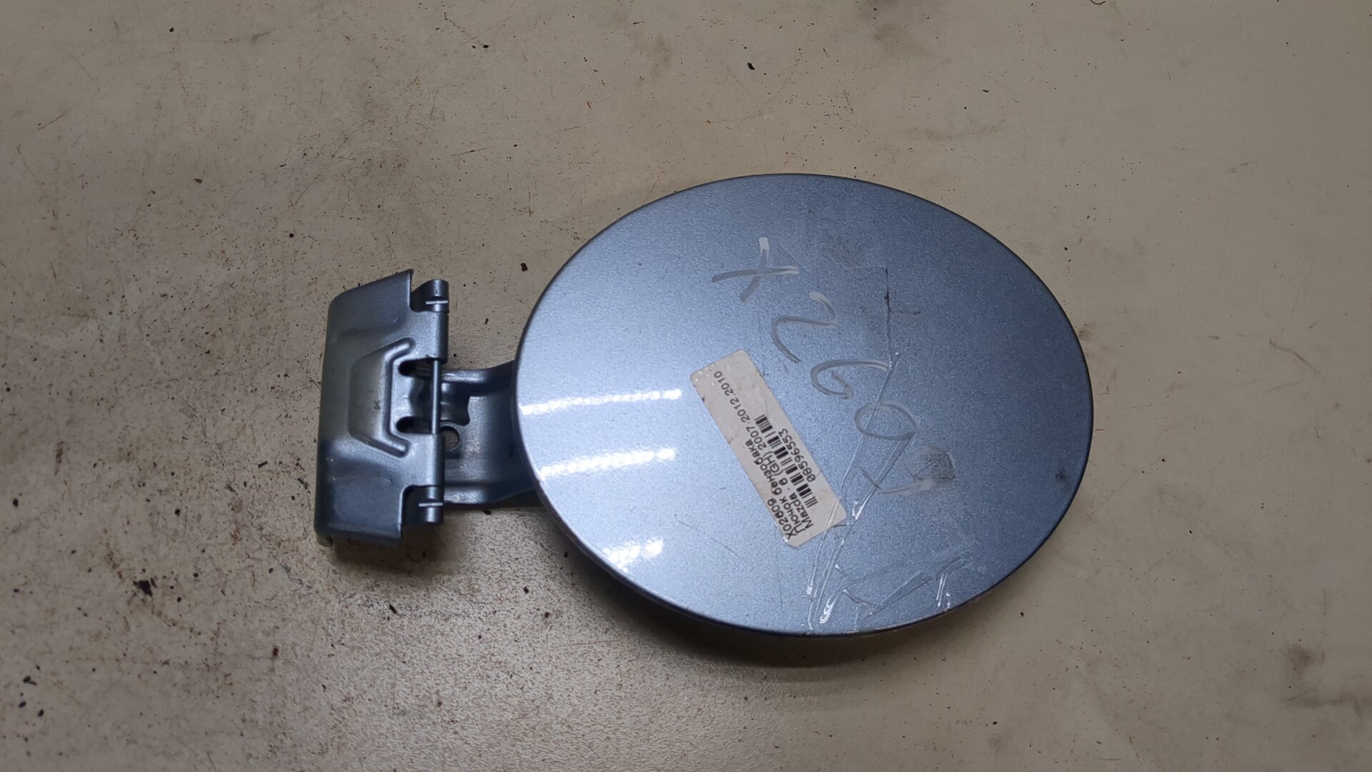 Лючок бензобака