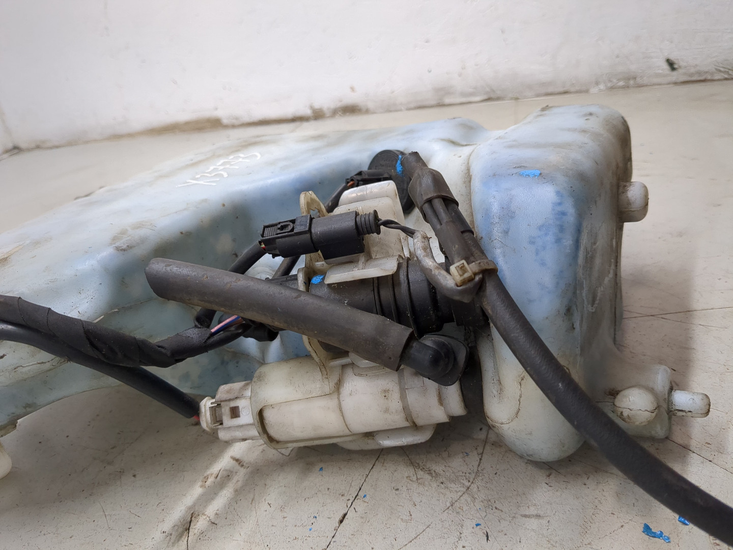 Бачок омывателя лобового стекла