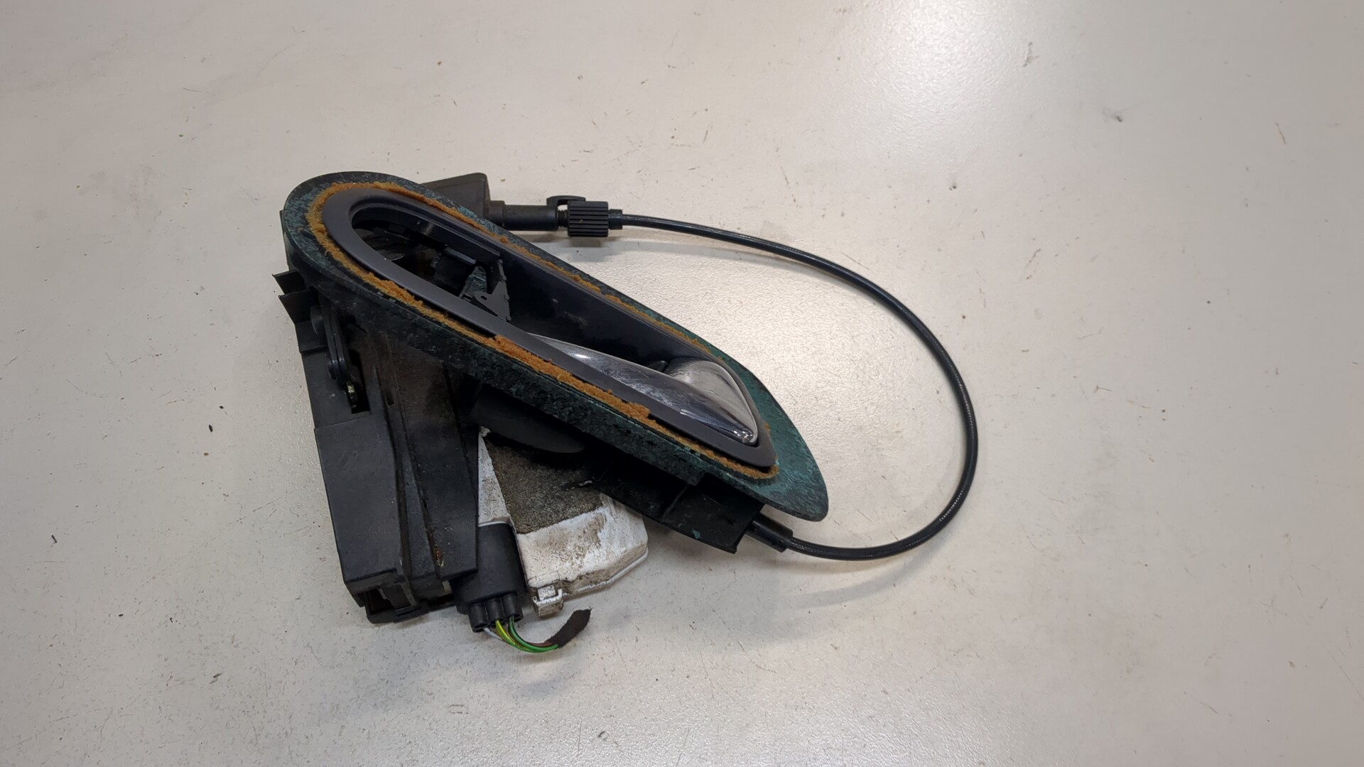 Замок двери задней правой