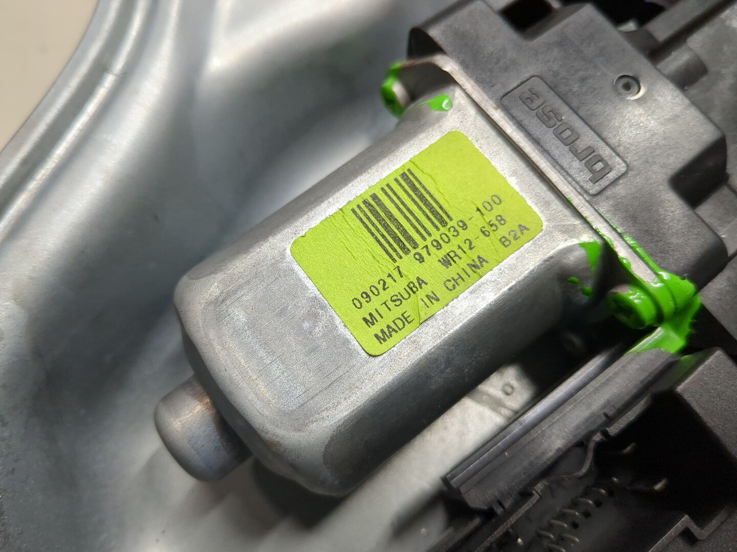 Стеклоподъемник электр. задний левый