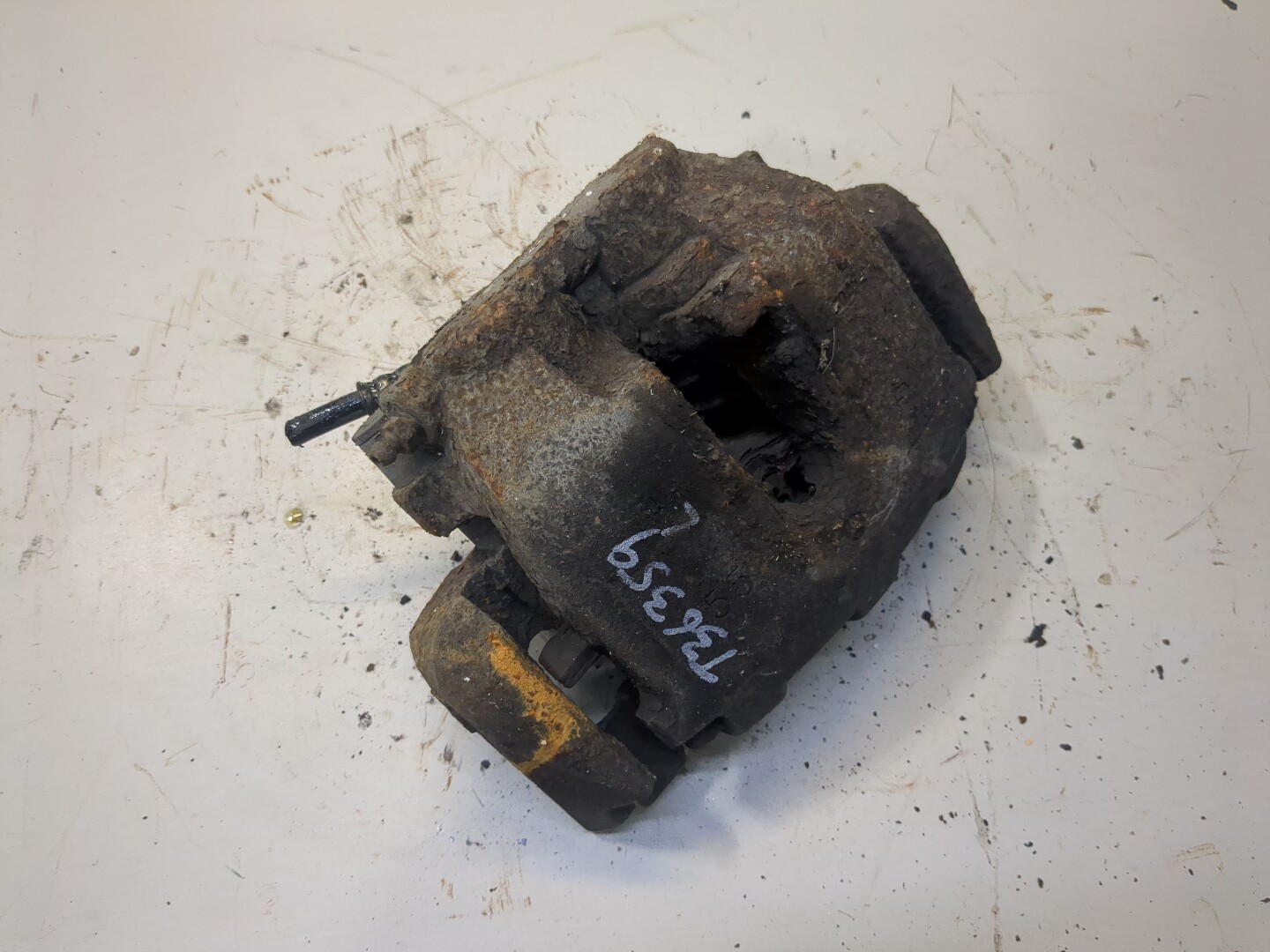 Суппорт передний левый