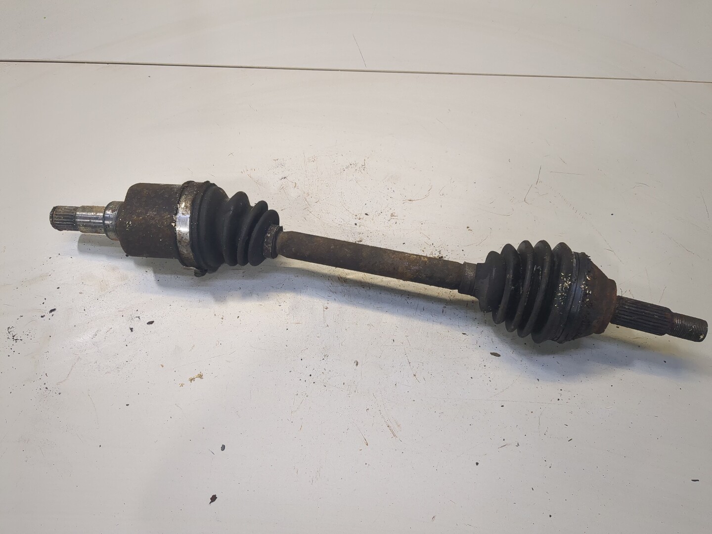 Полуось передняя левая