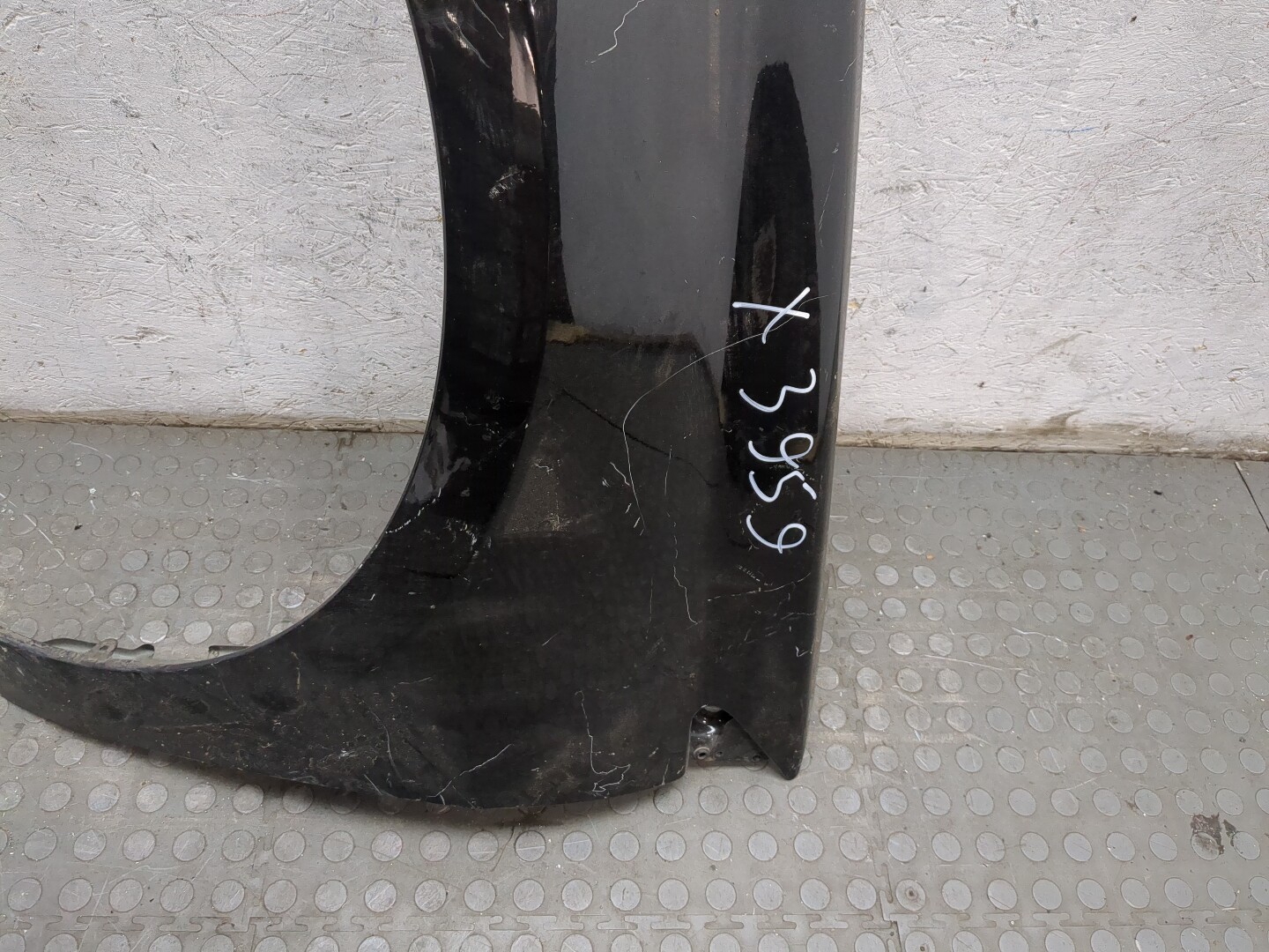 Крыло переднее левое