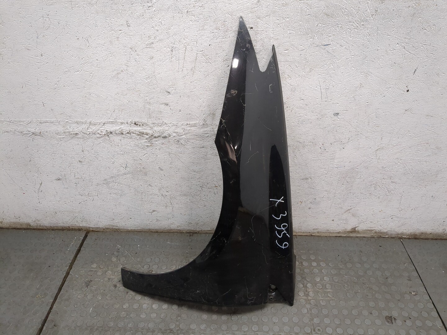 Крыло переднее левое