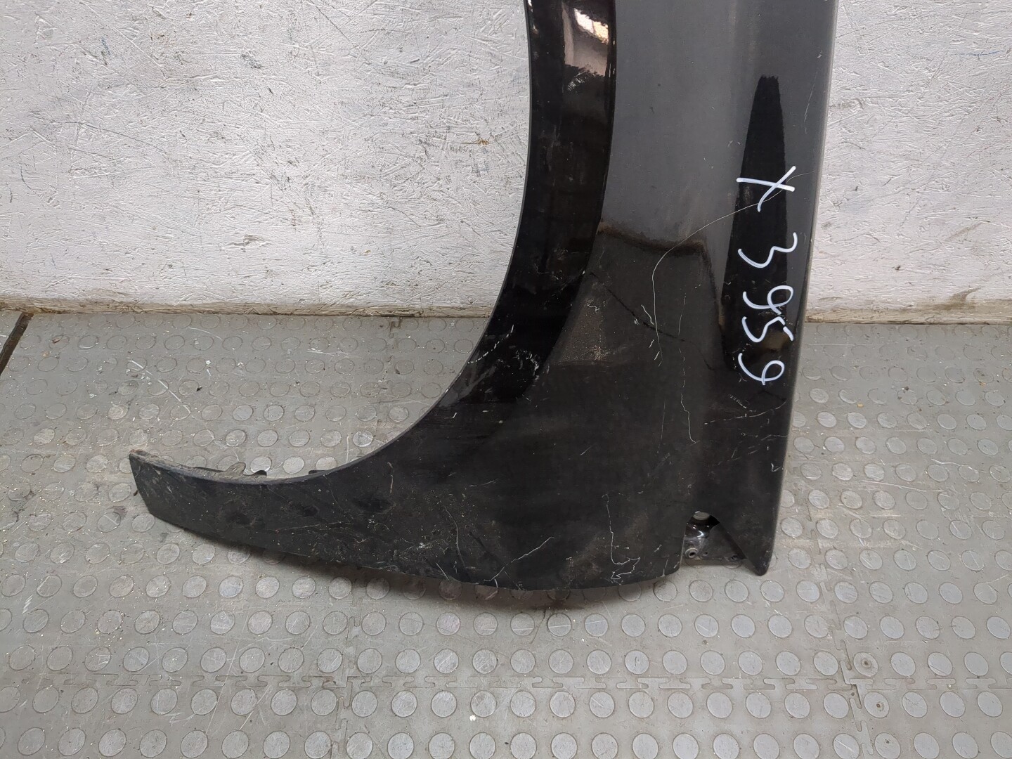 Крыло переднее левое