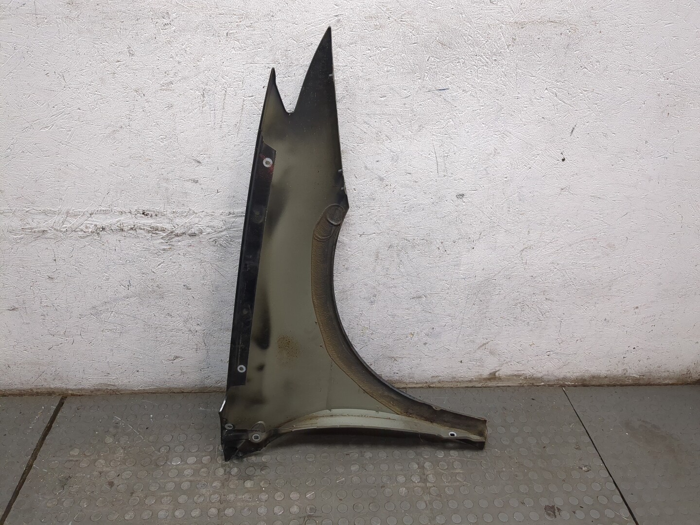 Крыло переднее левое