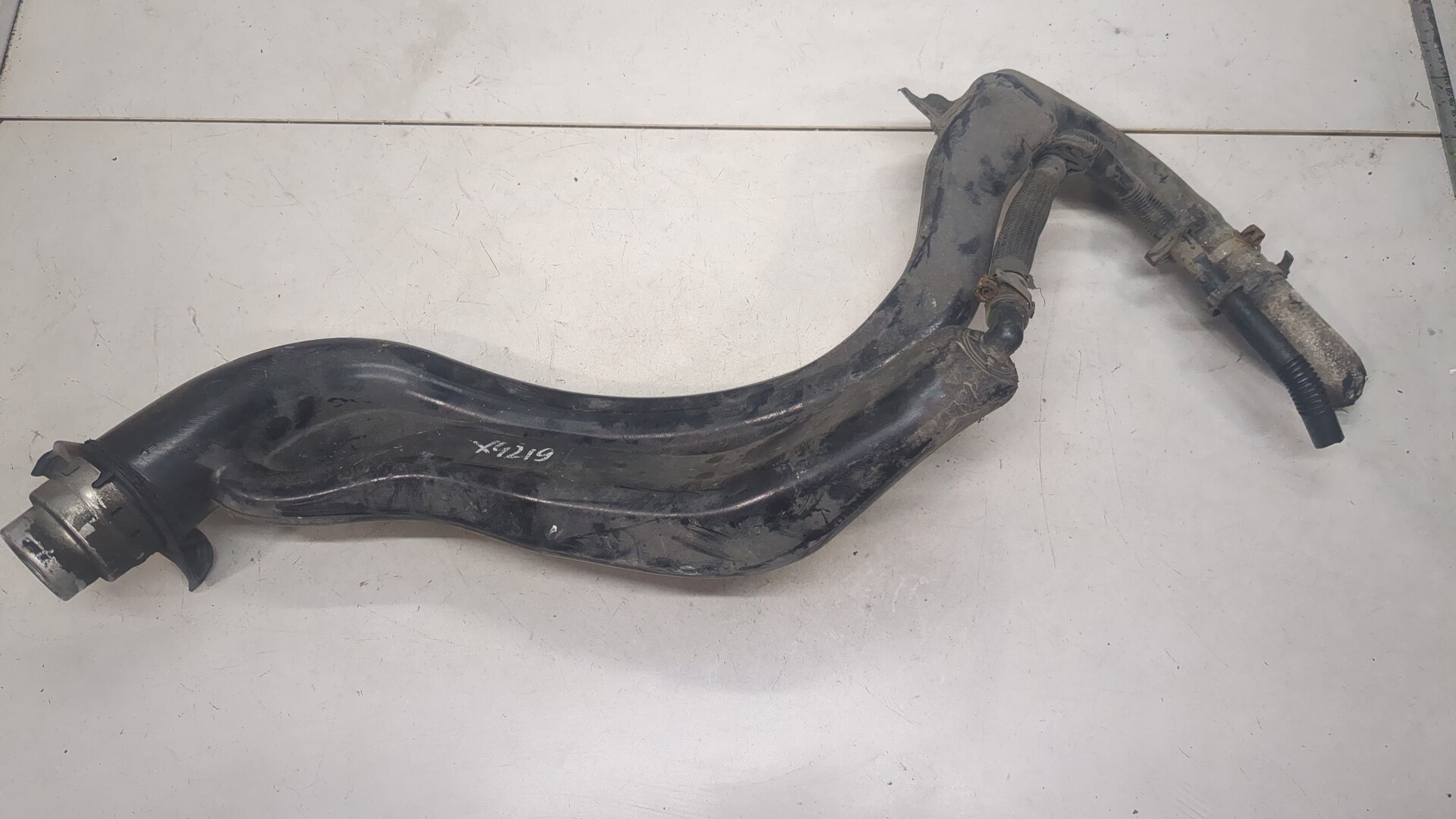 Горловина топливного бака