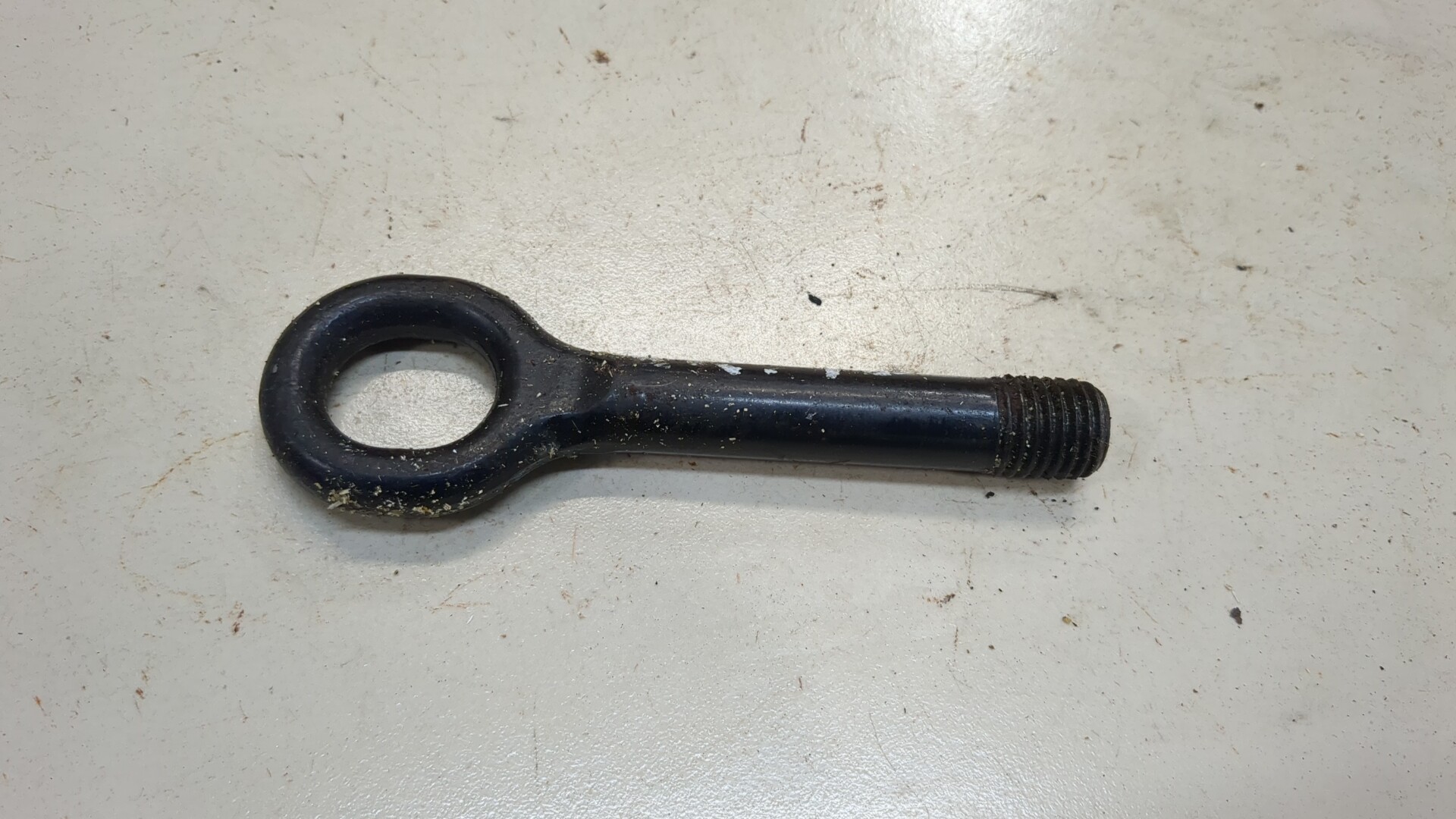 Крюк буксировочный