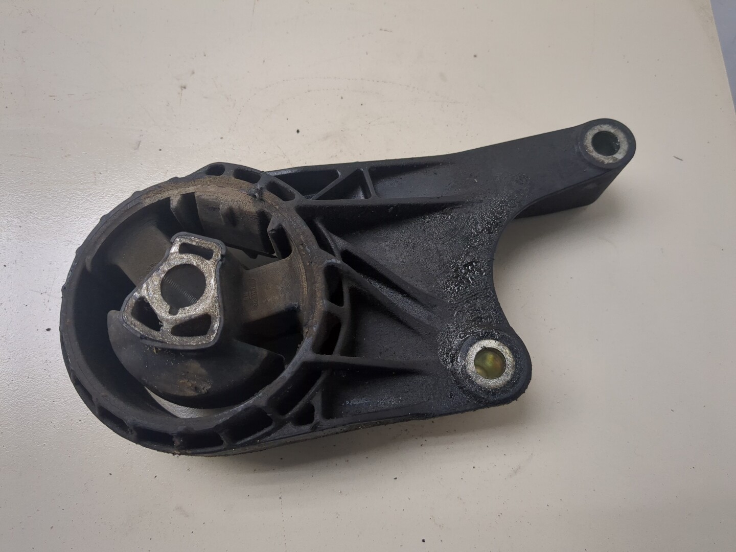 Опора КПП левая