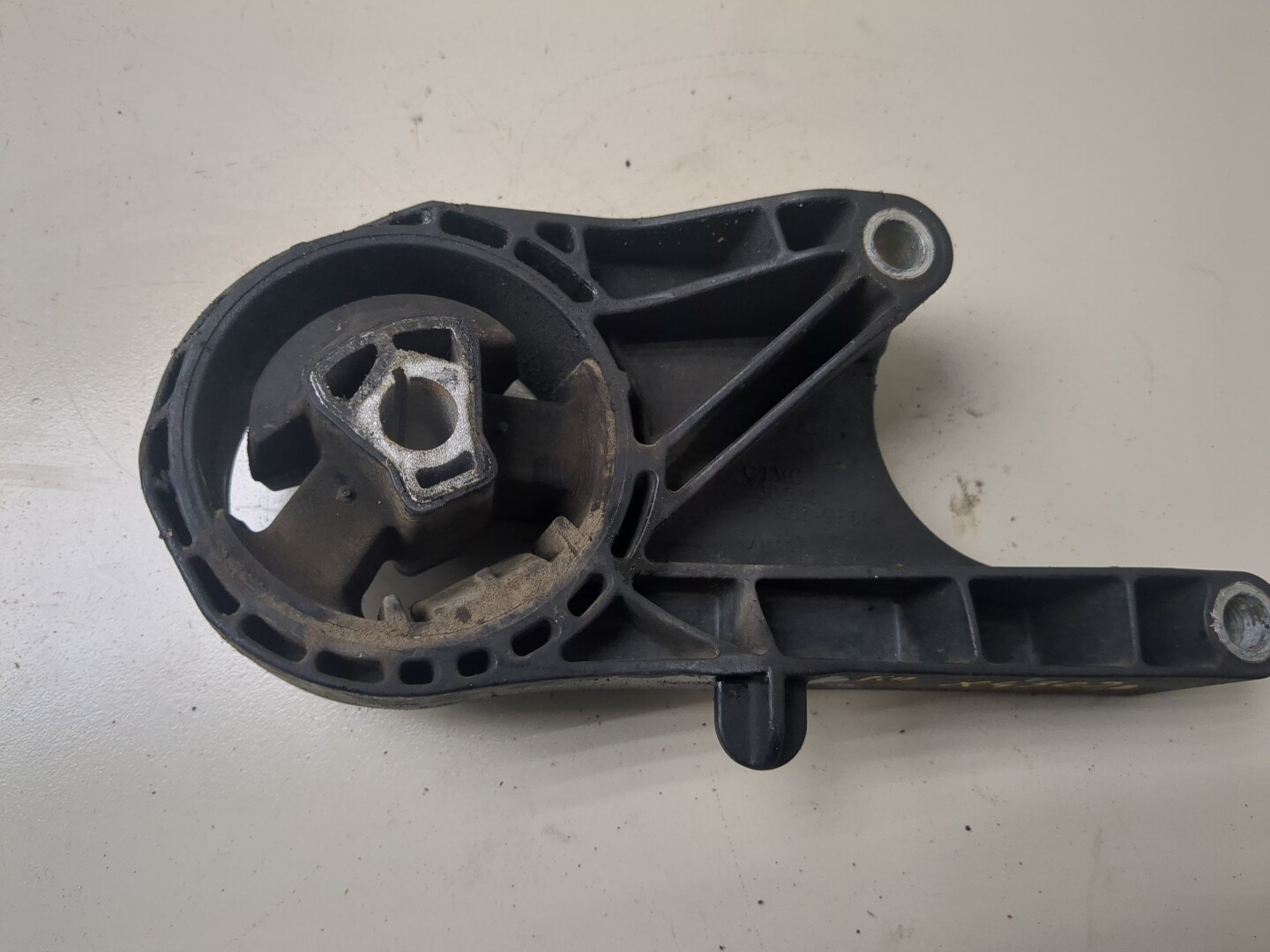 Опора КПП левая