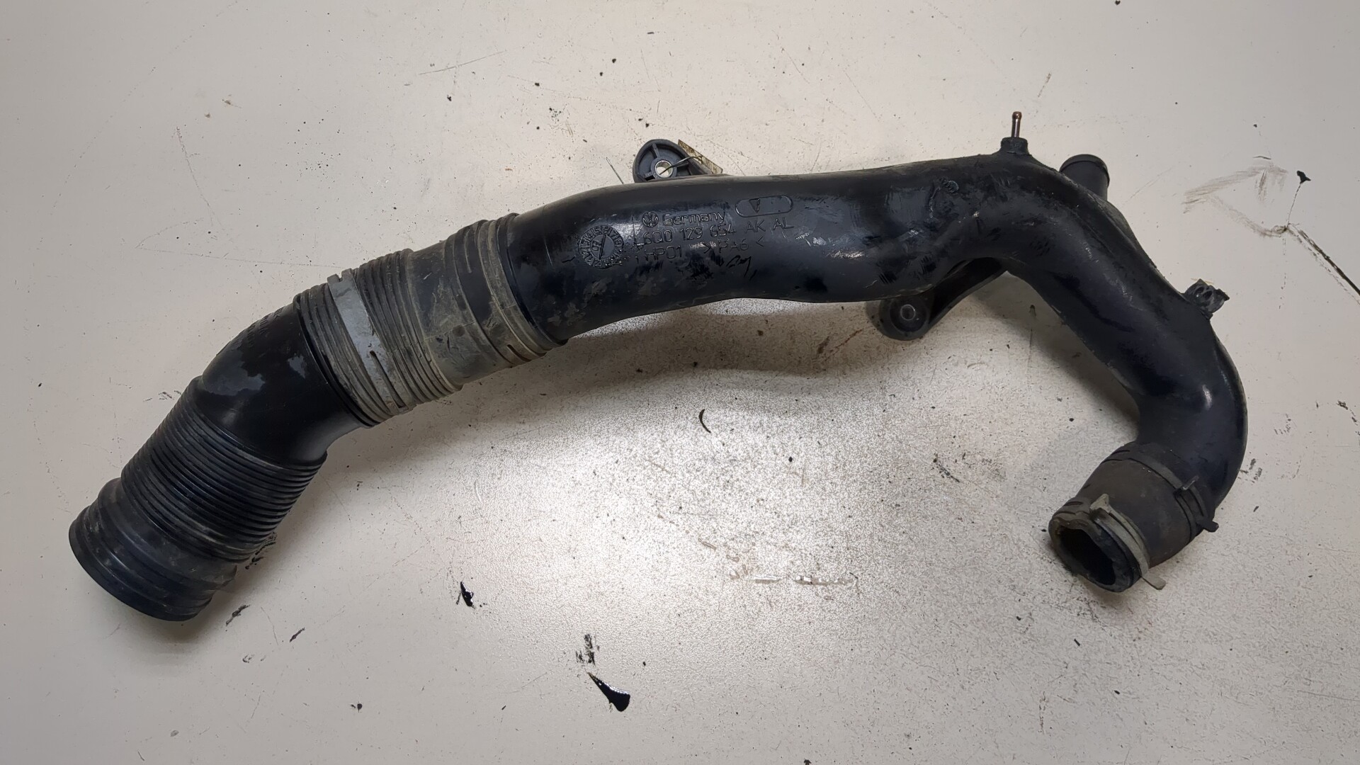 Патрубок воздушного фильтра