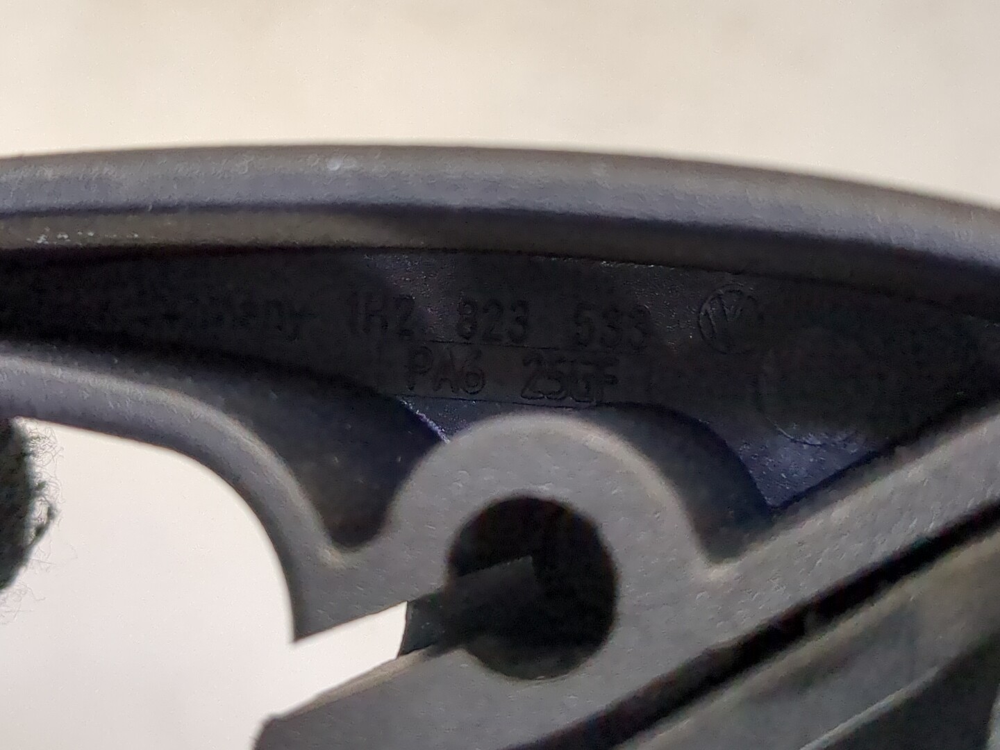 Ручка открывания капота