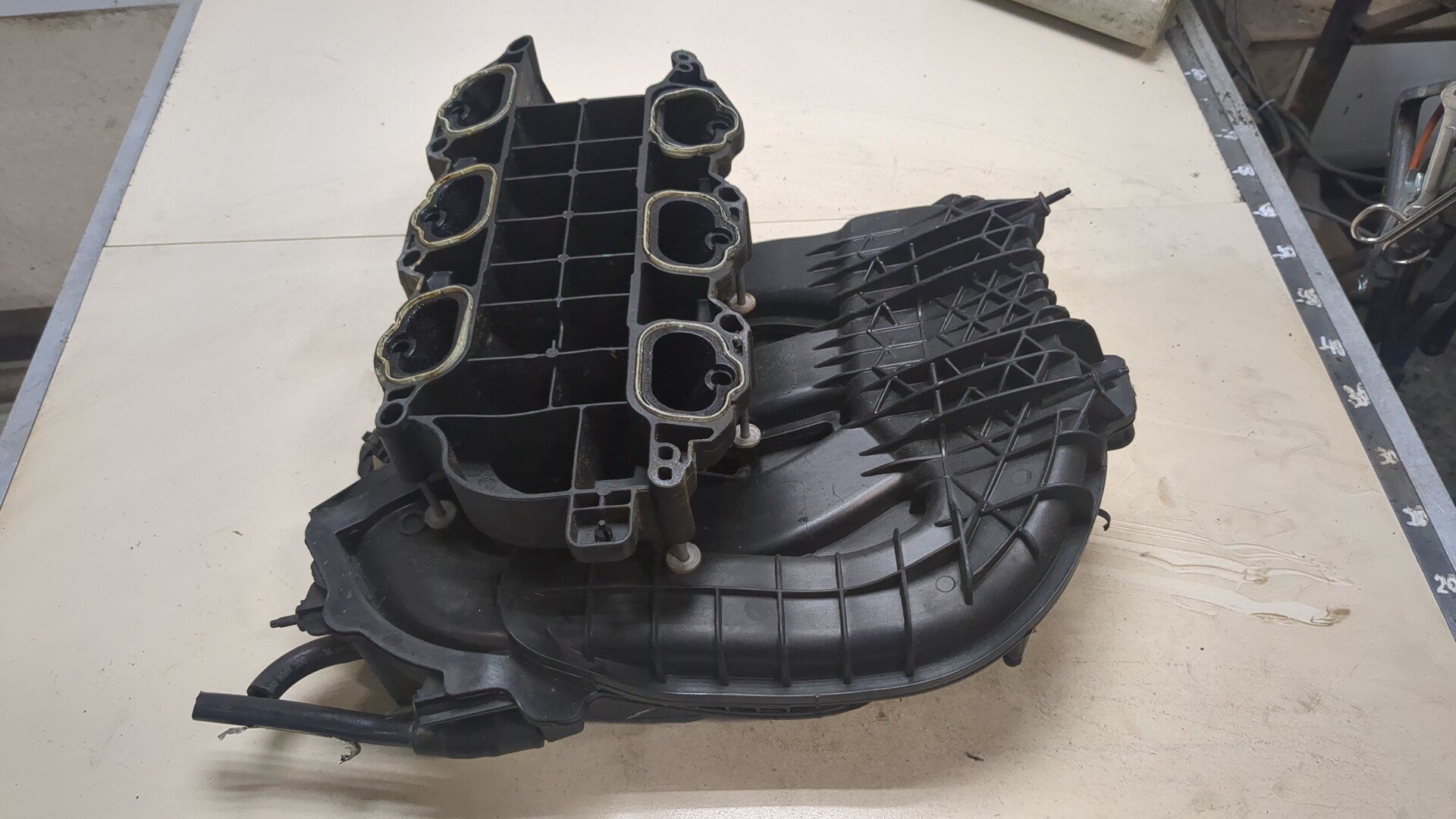 Коллектор впускной для Challenger 2008>