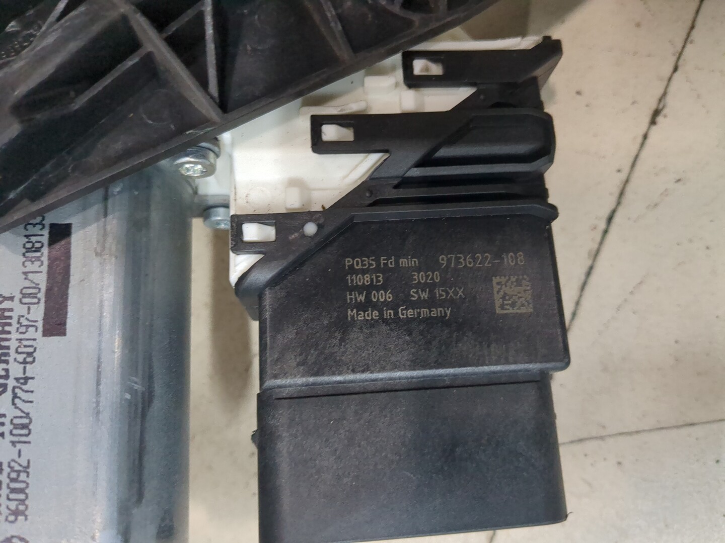 Стеклоподъемник электр. задний правый