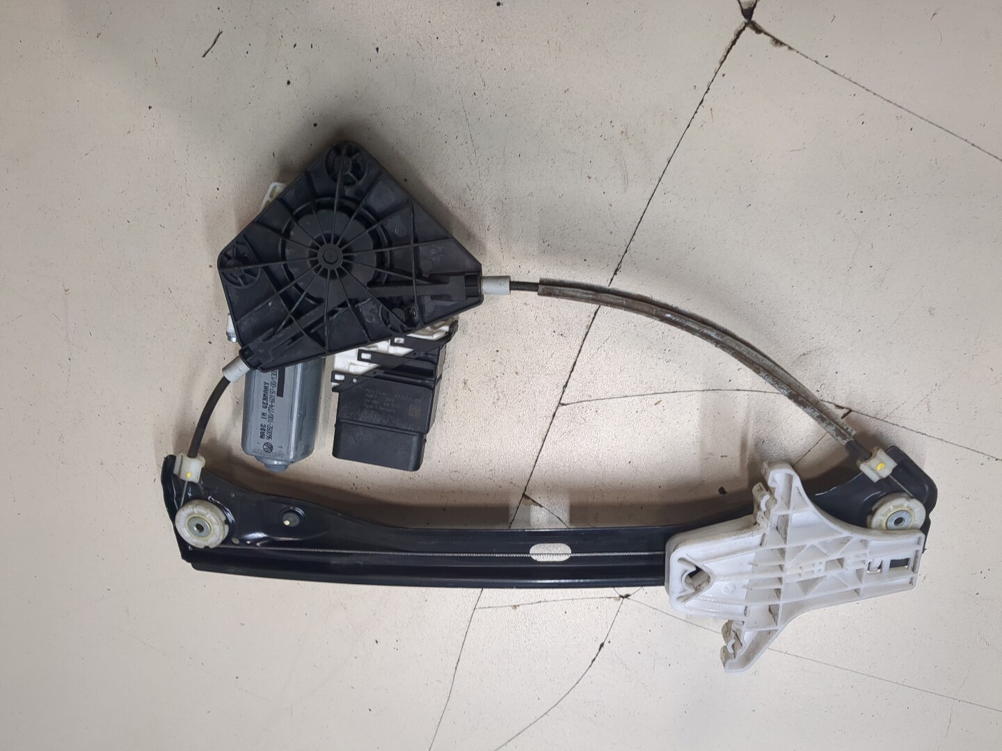 Стеклоподъемник электр. задний правый