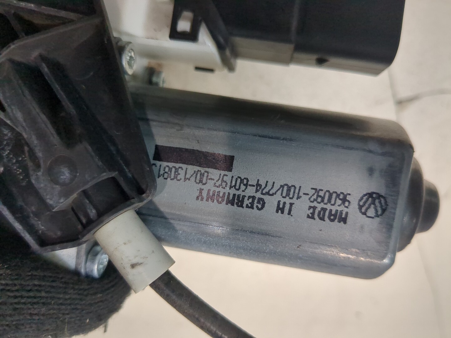 Стеклоподъемник электр. задний правый