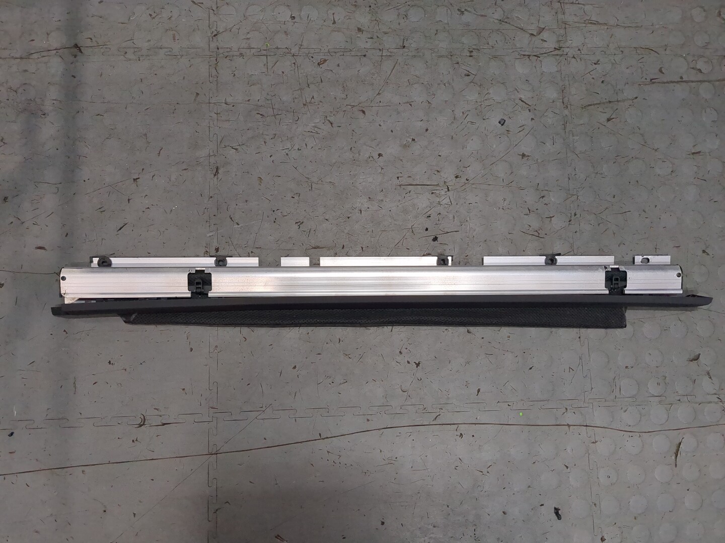 Шторка солнцезащитная