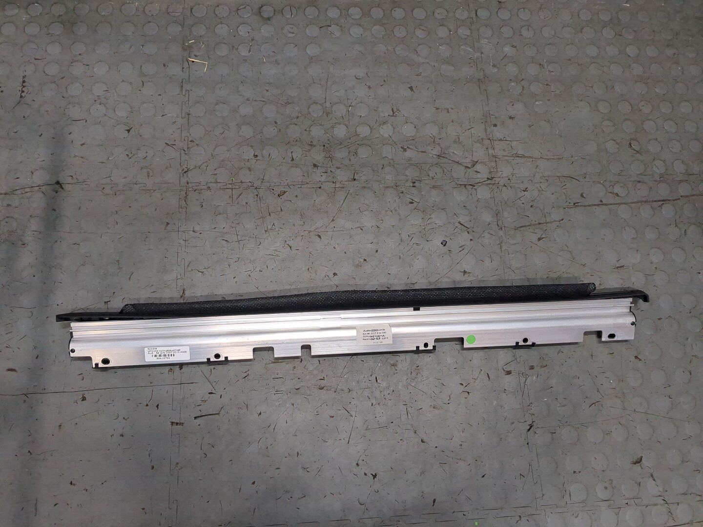 Шторка солнцезащитная