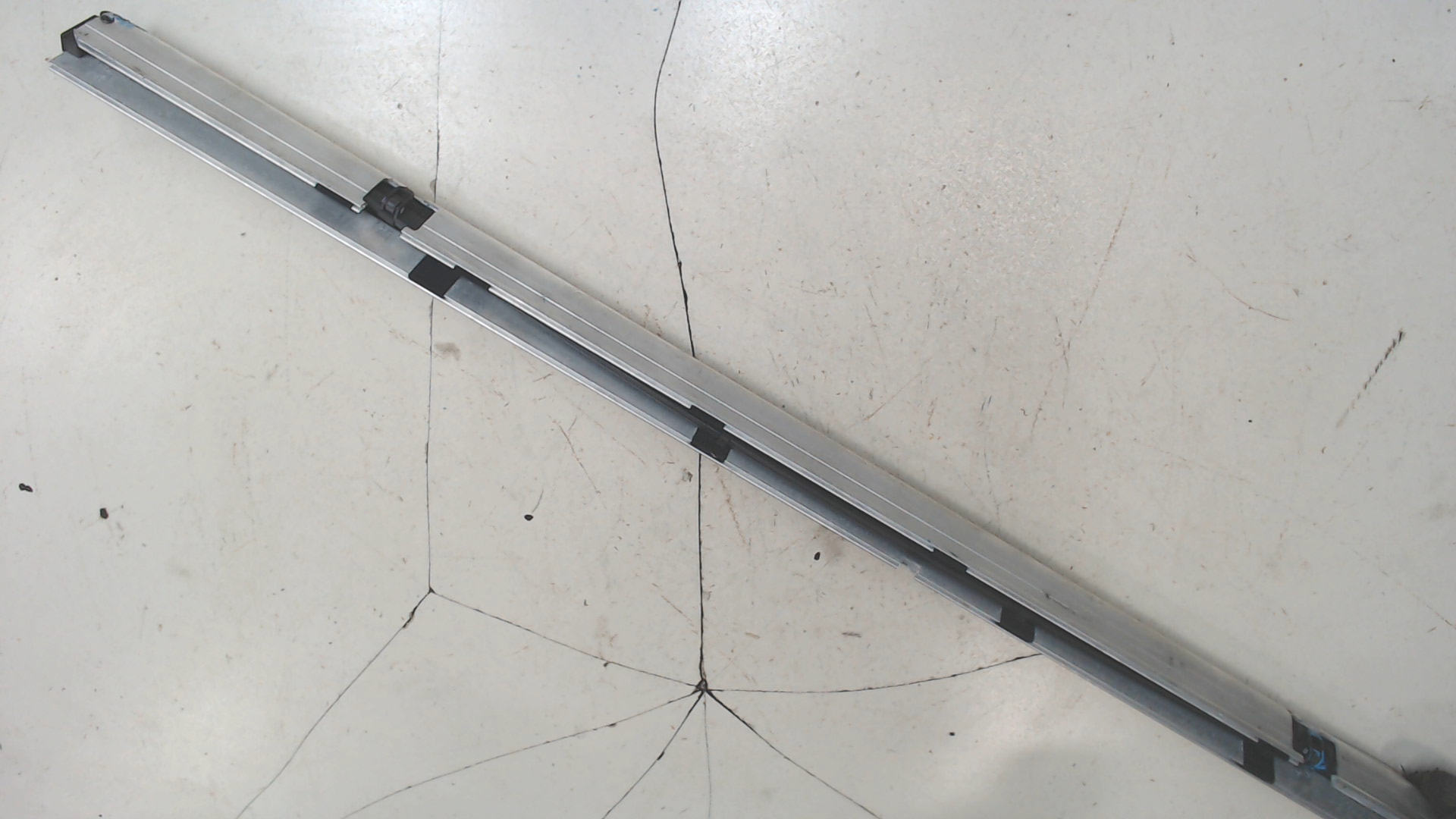 Шторка солнцезащитная