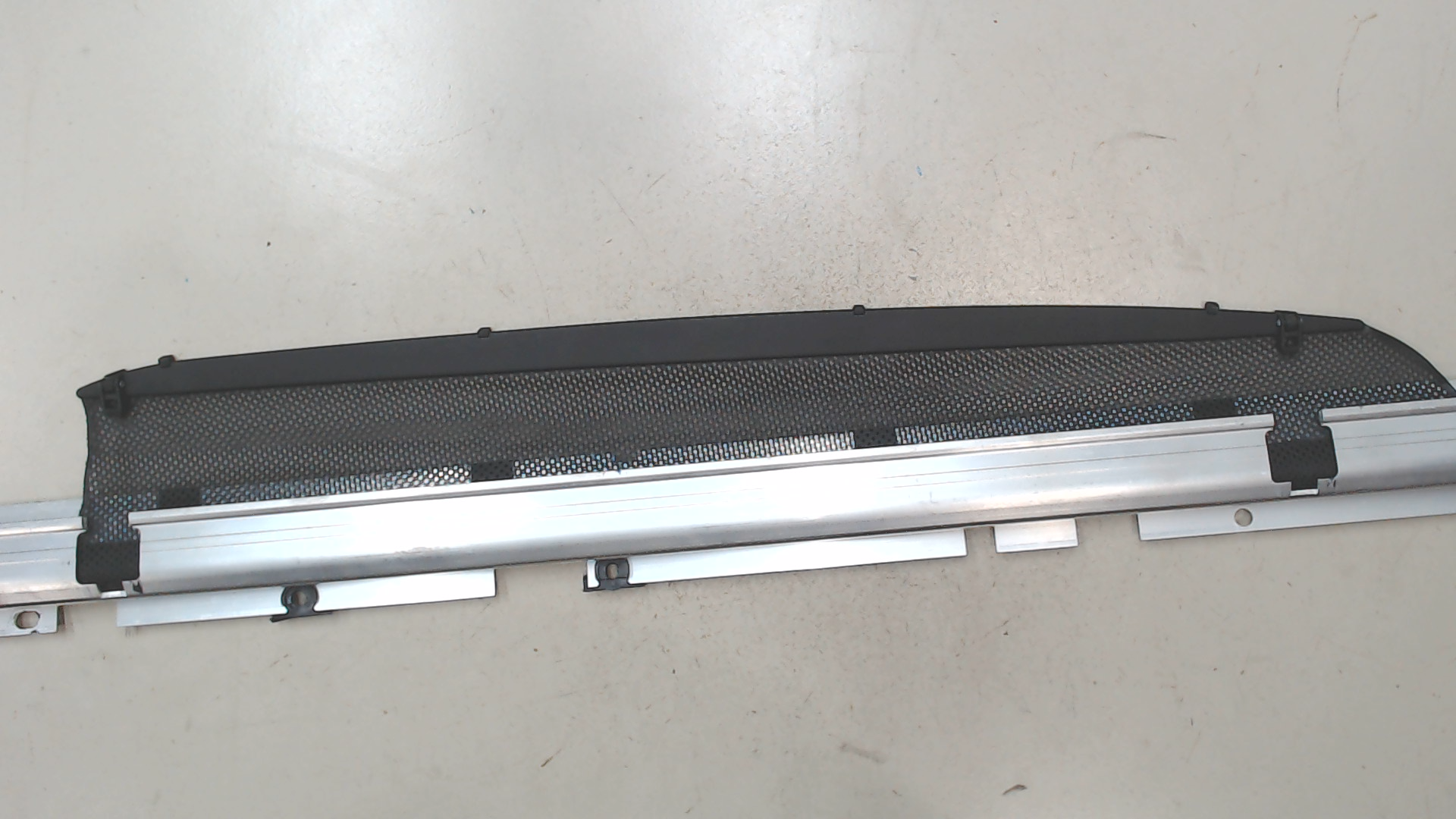 Шторка солнцезащитная