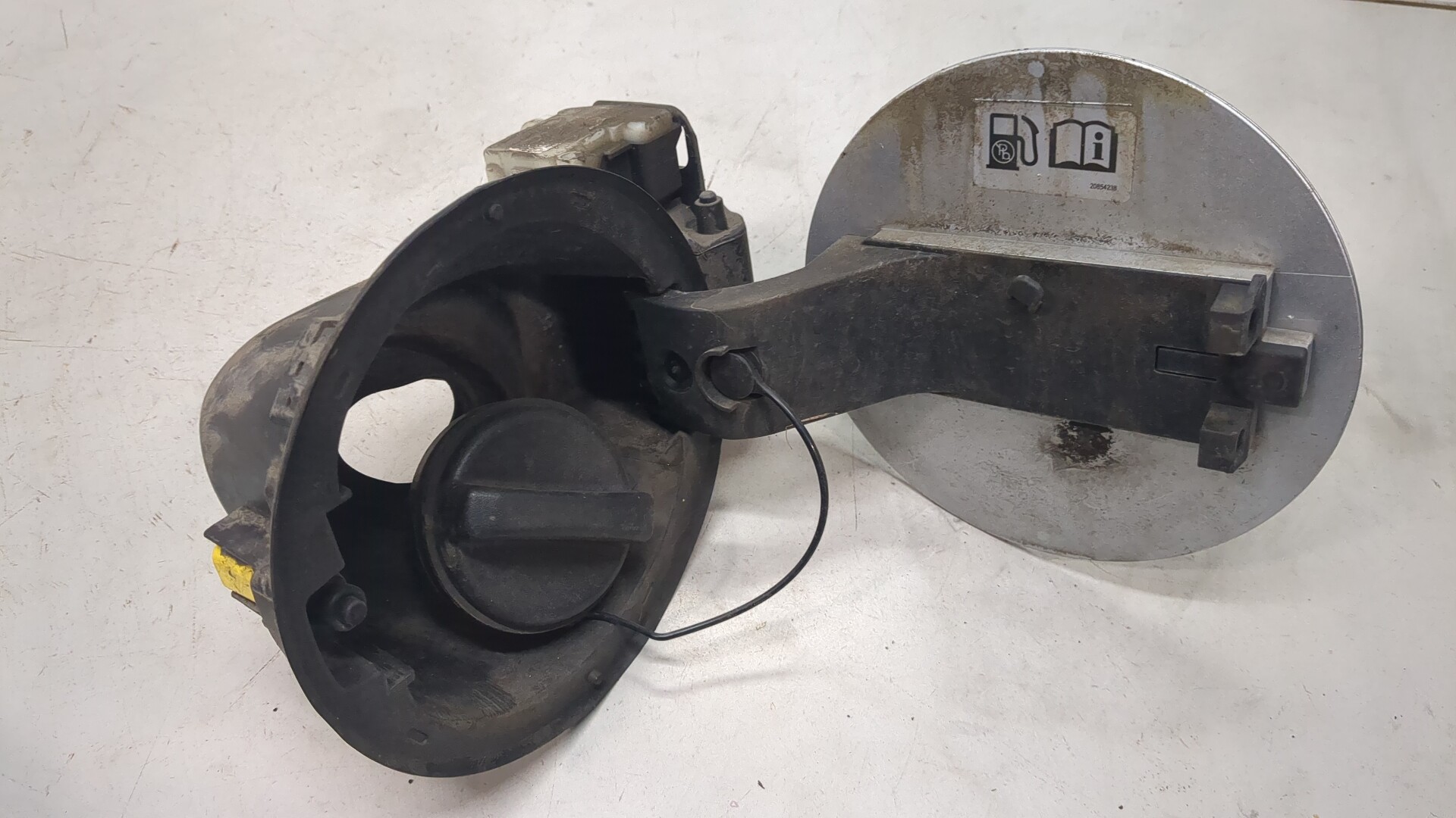 Лючок бензобака