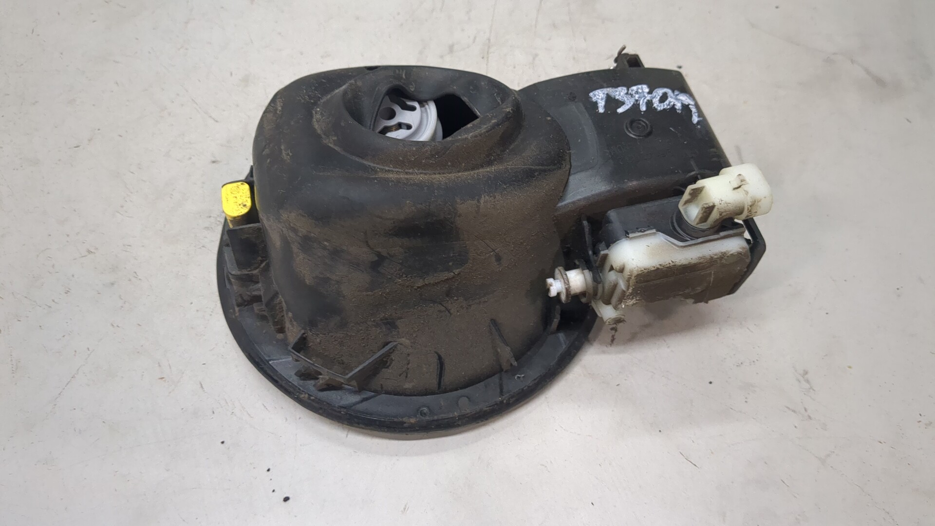 Лючок бензобака