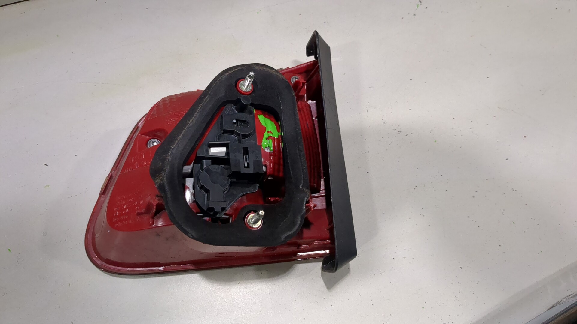 Фонарь задний внутренний левый