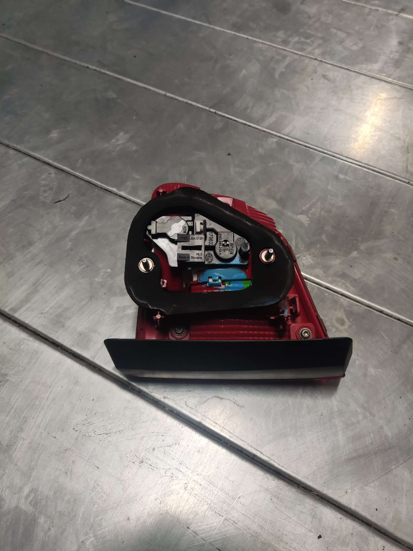 Фонарь задний внутренний левый