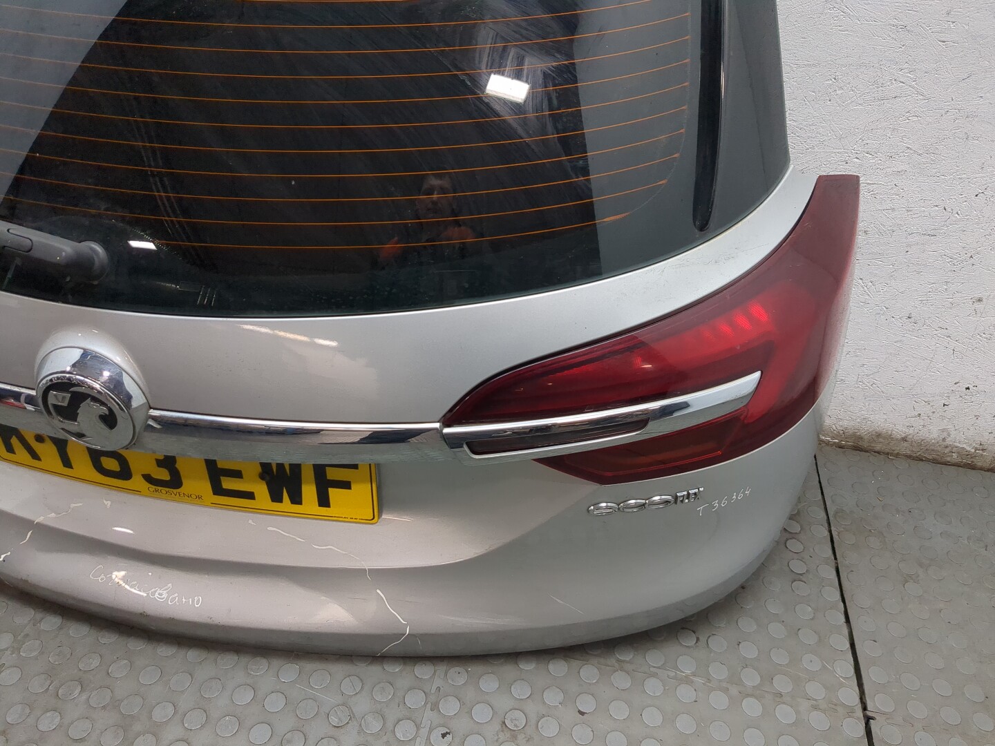 Дверь багажника