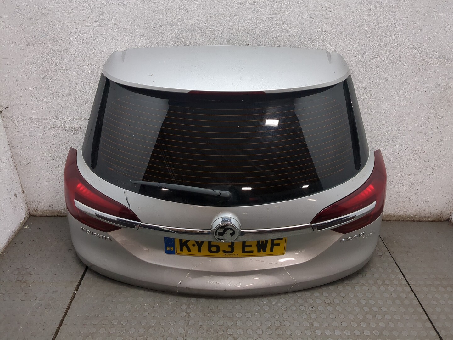 Дверь багажника