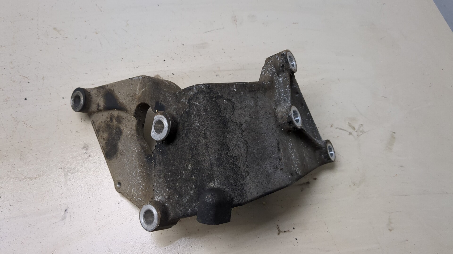 Кронштейн двигателя