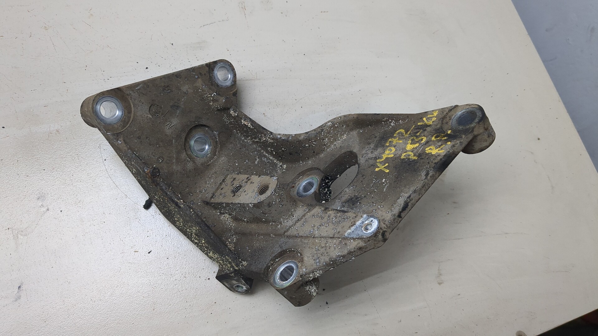 Кронштейн двигателя