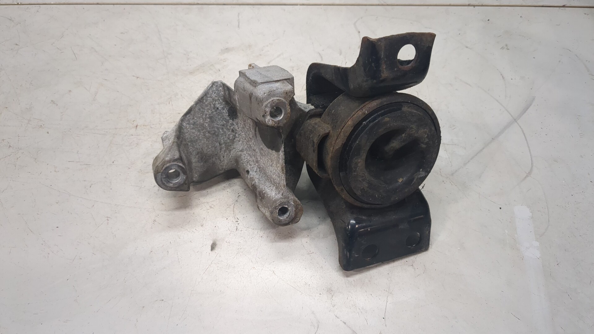 Опора двигателя