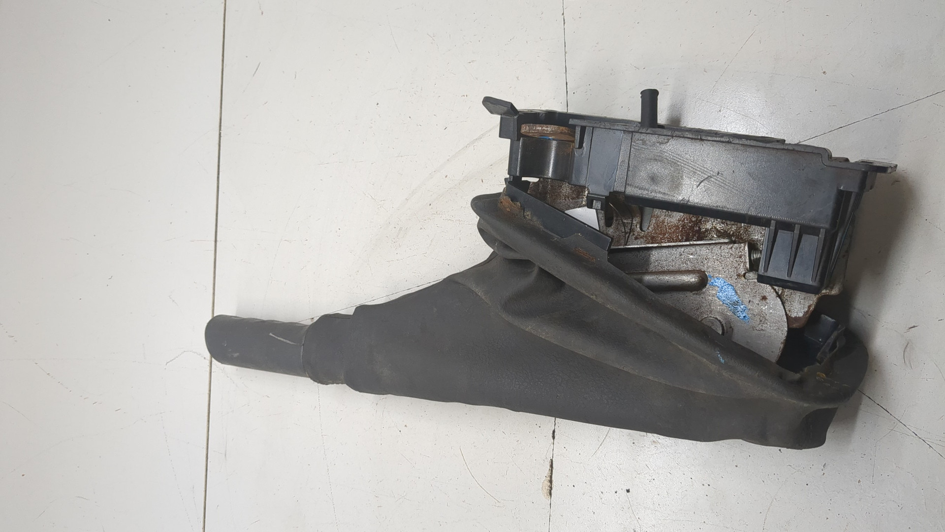 Рычаг стояночного тормоза