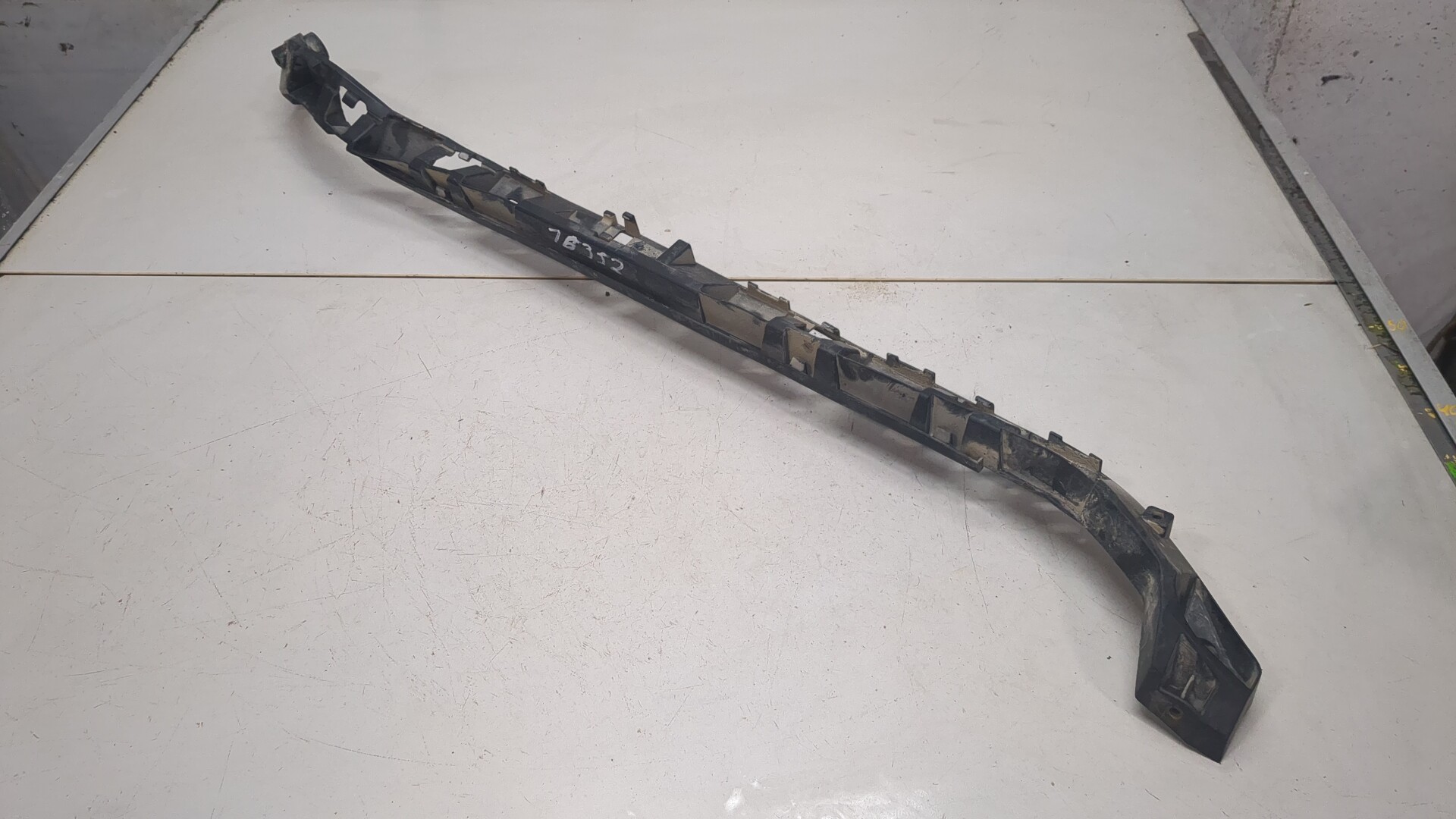 Кронштейн заднего бампера