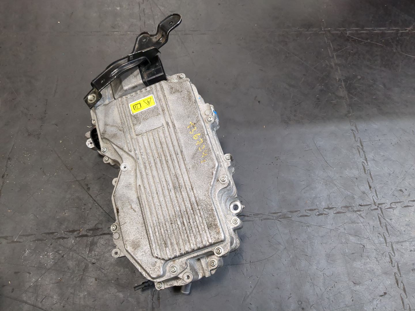 Преобразователь напряжения (адаптер)