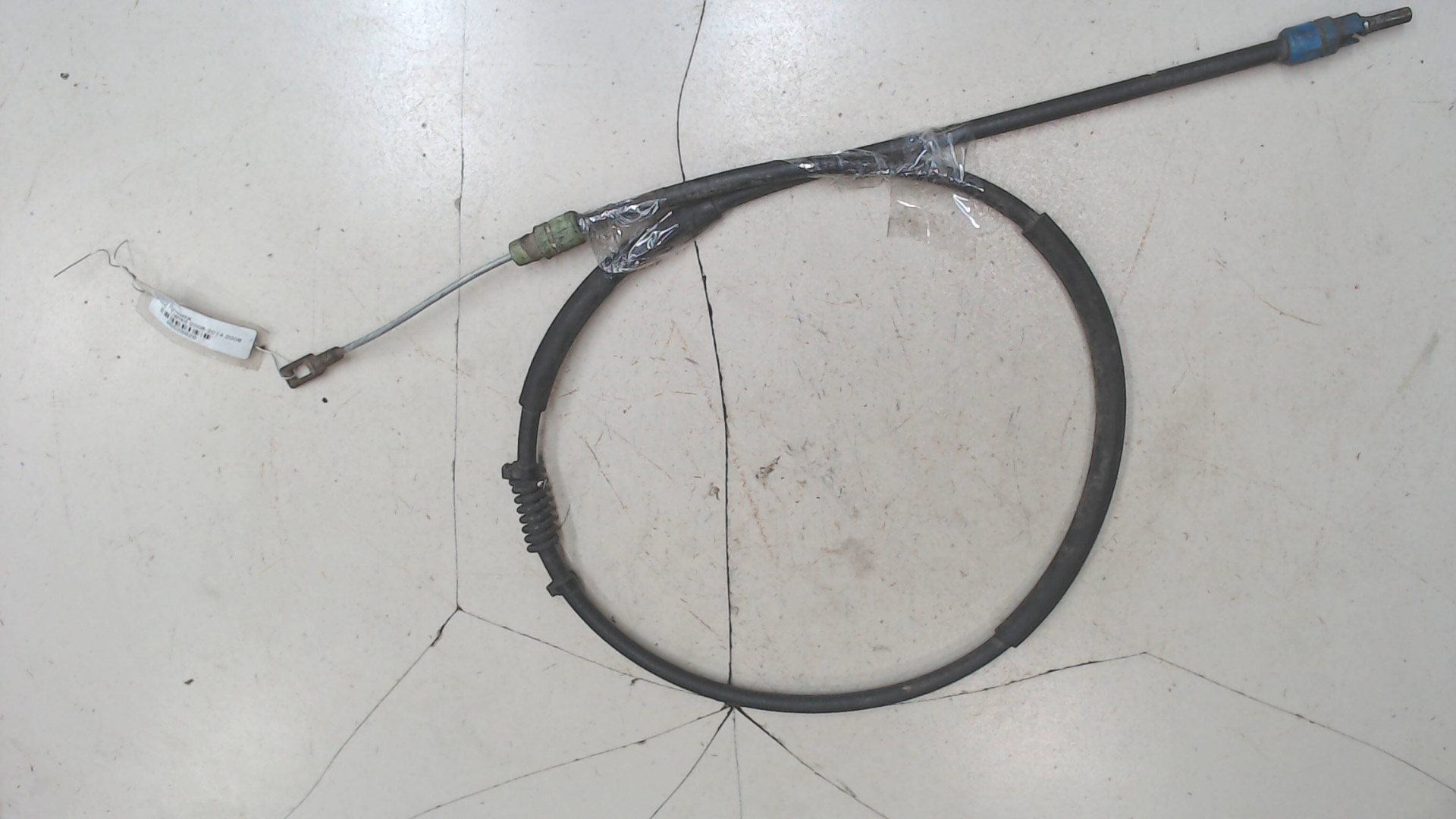 Трос стояночного тормоза