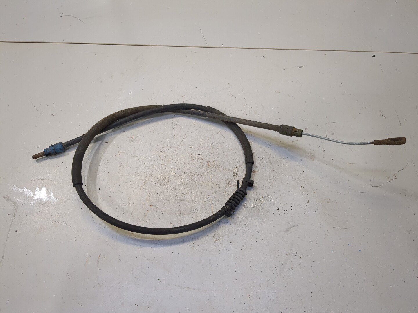 Трос стояночного тормоза