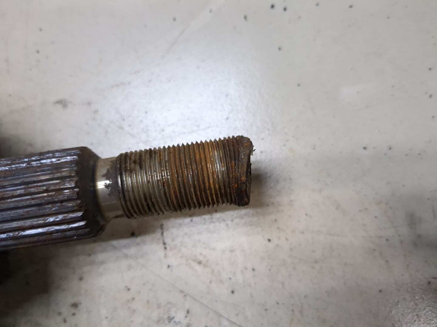 Полуось передняя левая