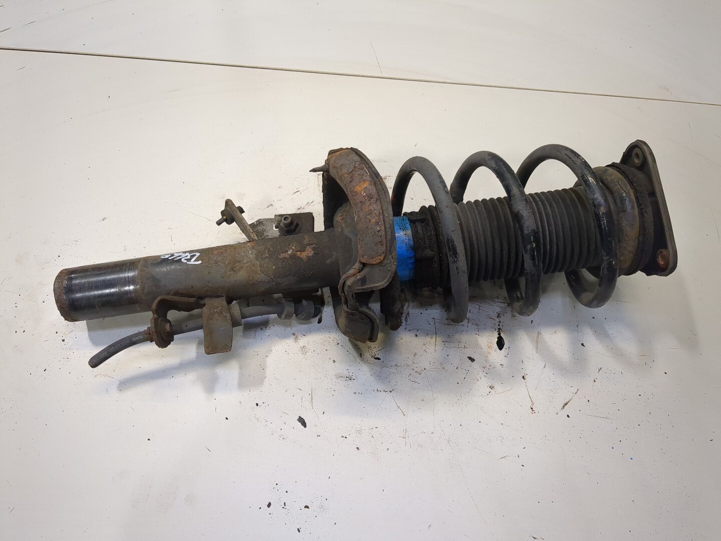 Амортизатор передний правый