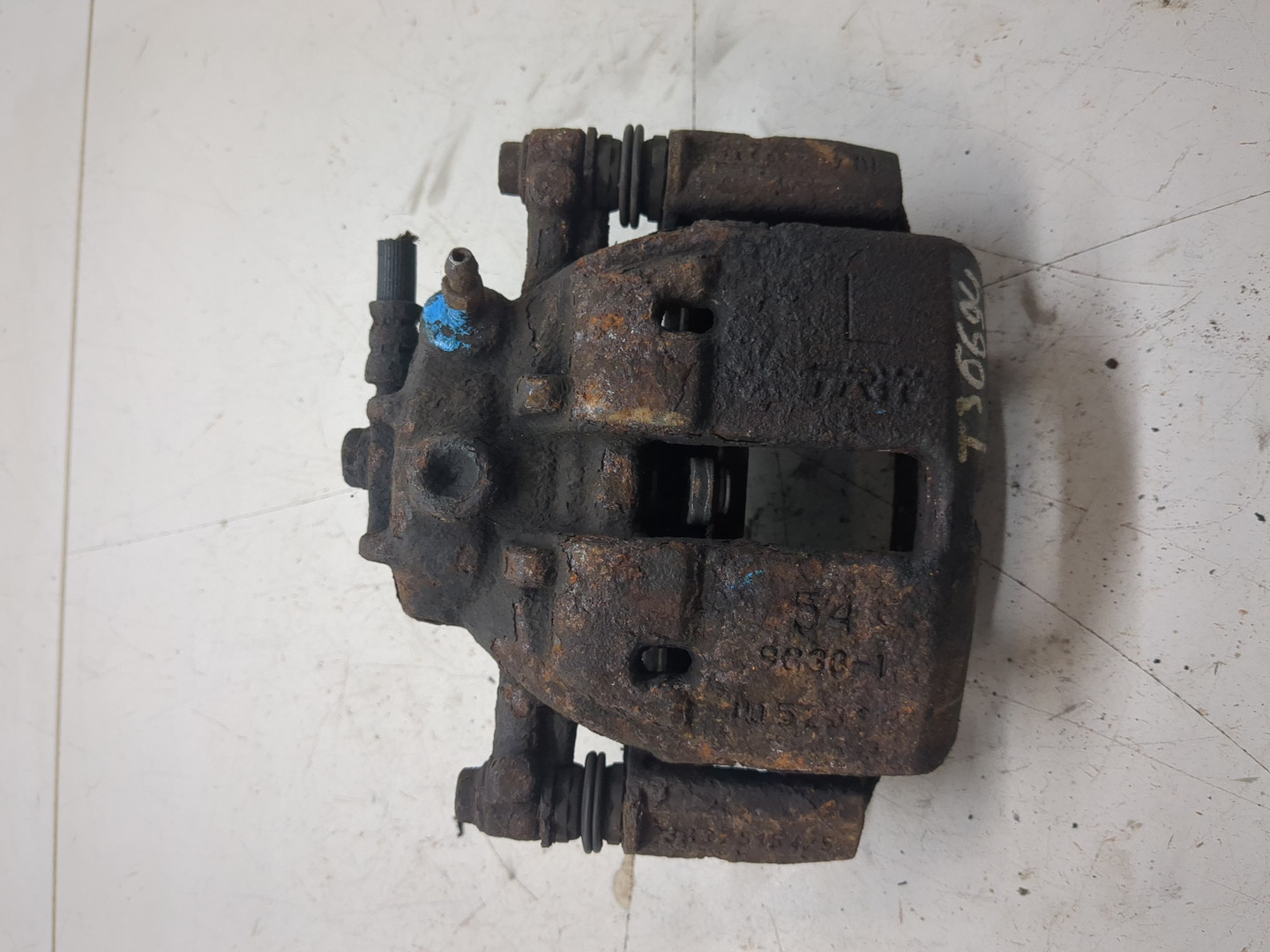 Суппорт передний левый