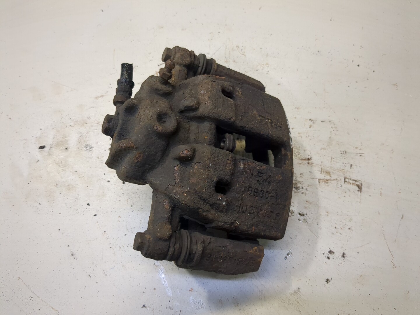 Суппорт передний левый