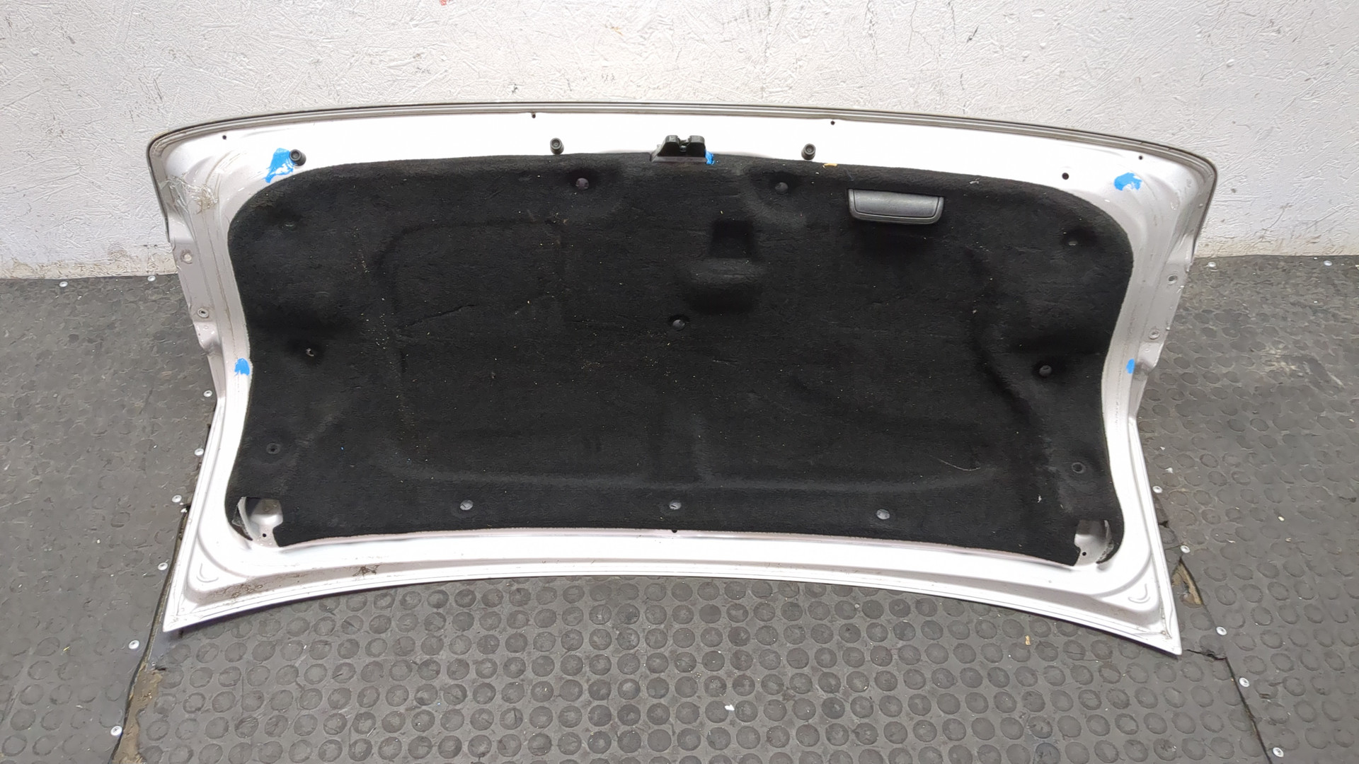 Дверь багажника