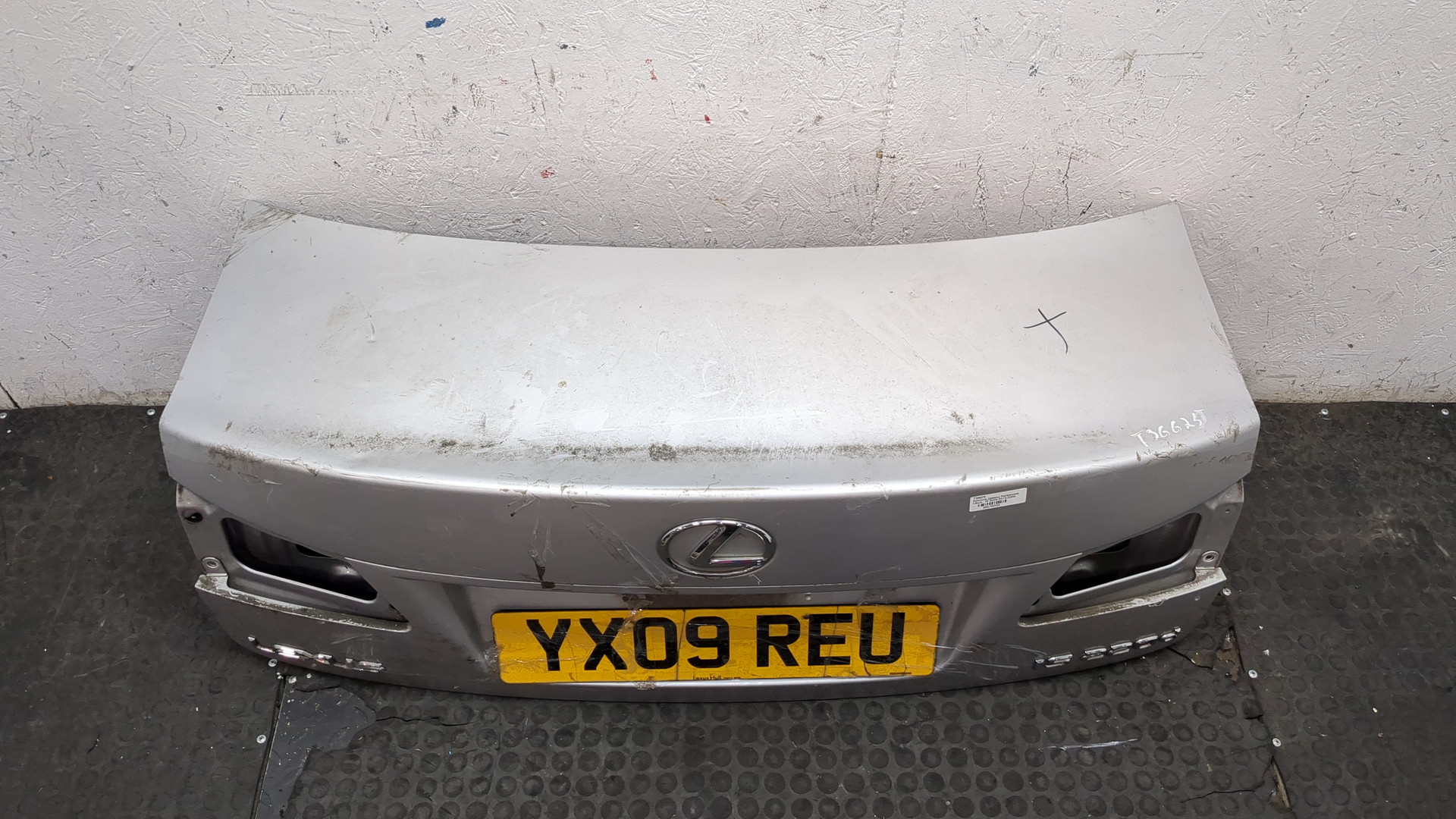 Дверь багажника