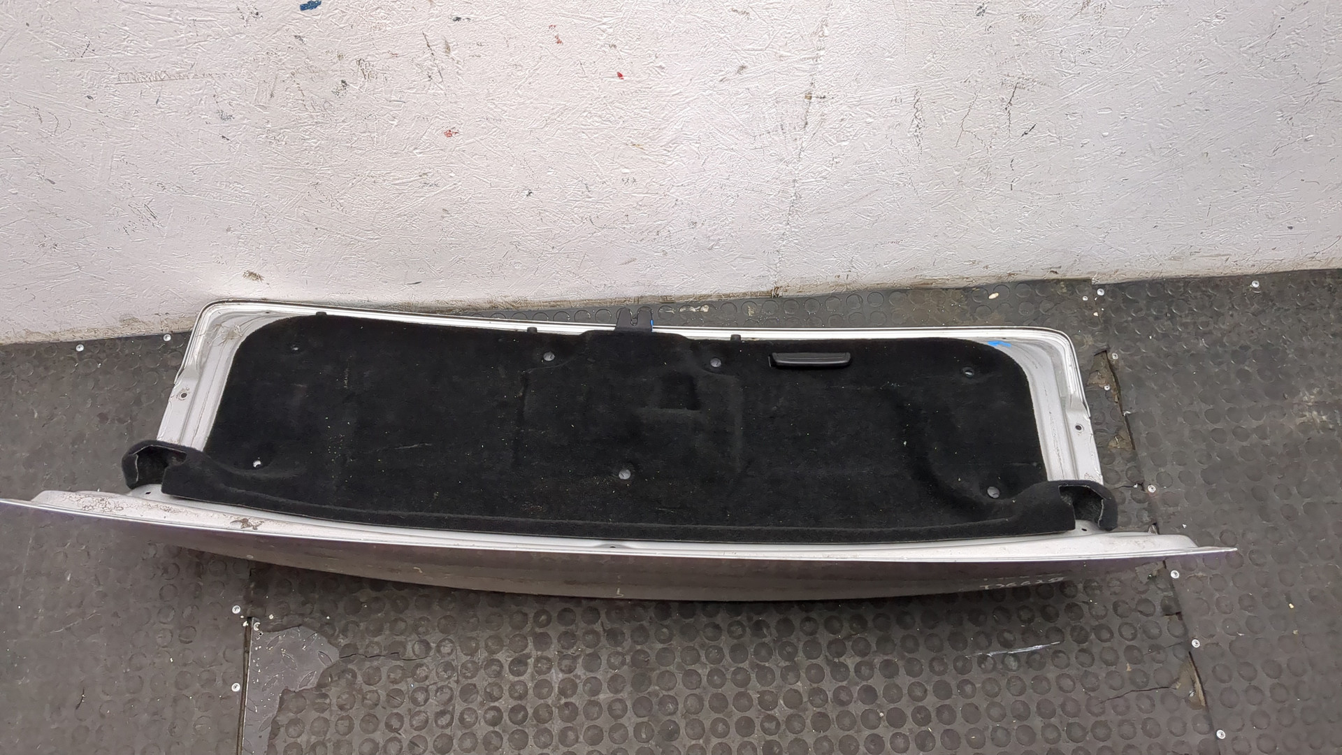 Дверь багажника