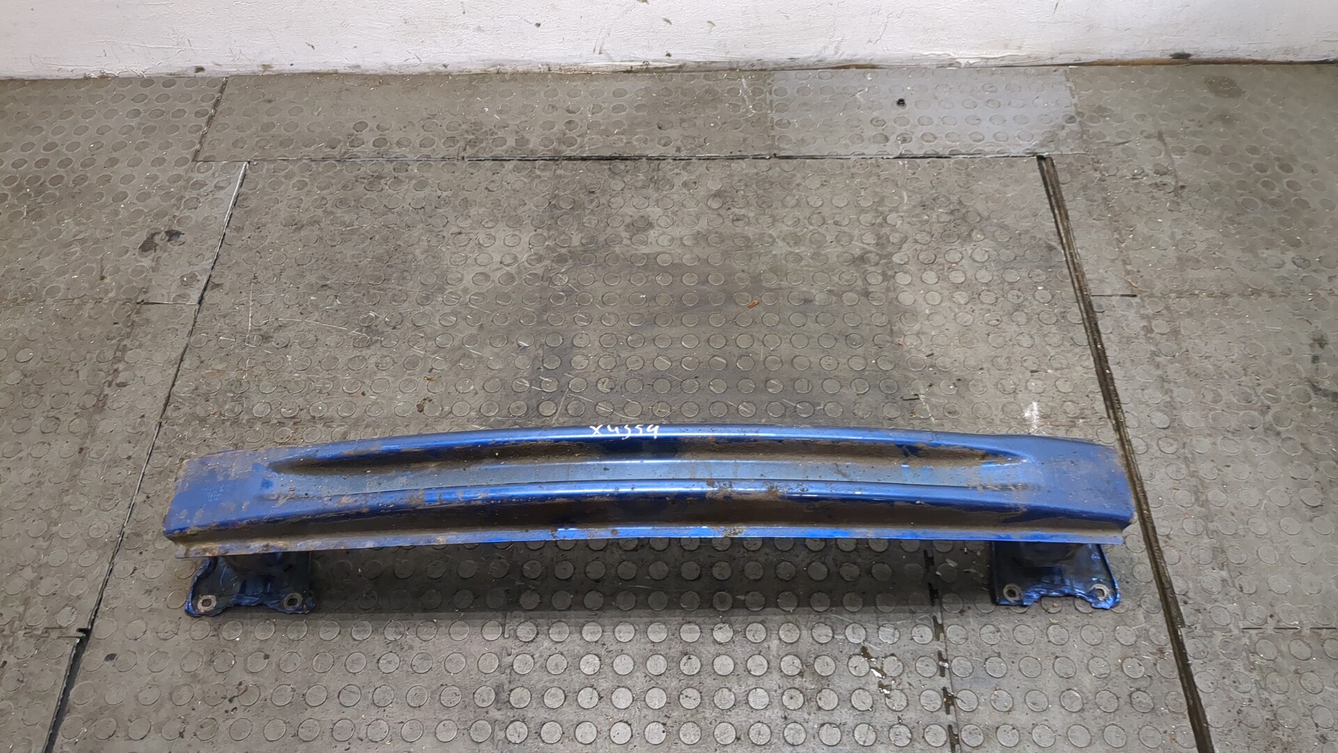 Усилитель заднего бампера