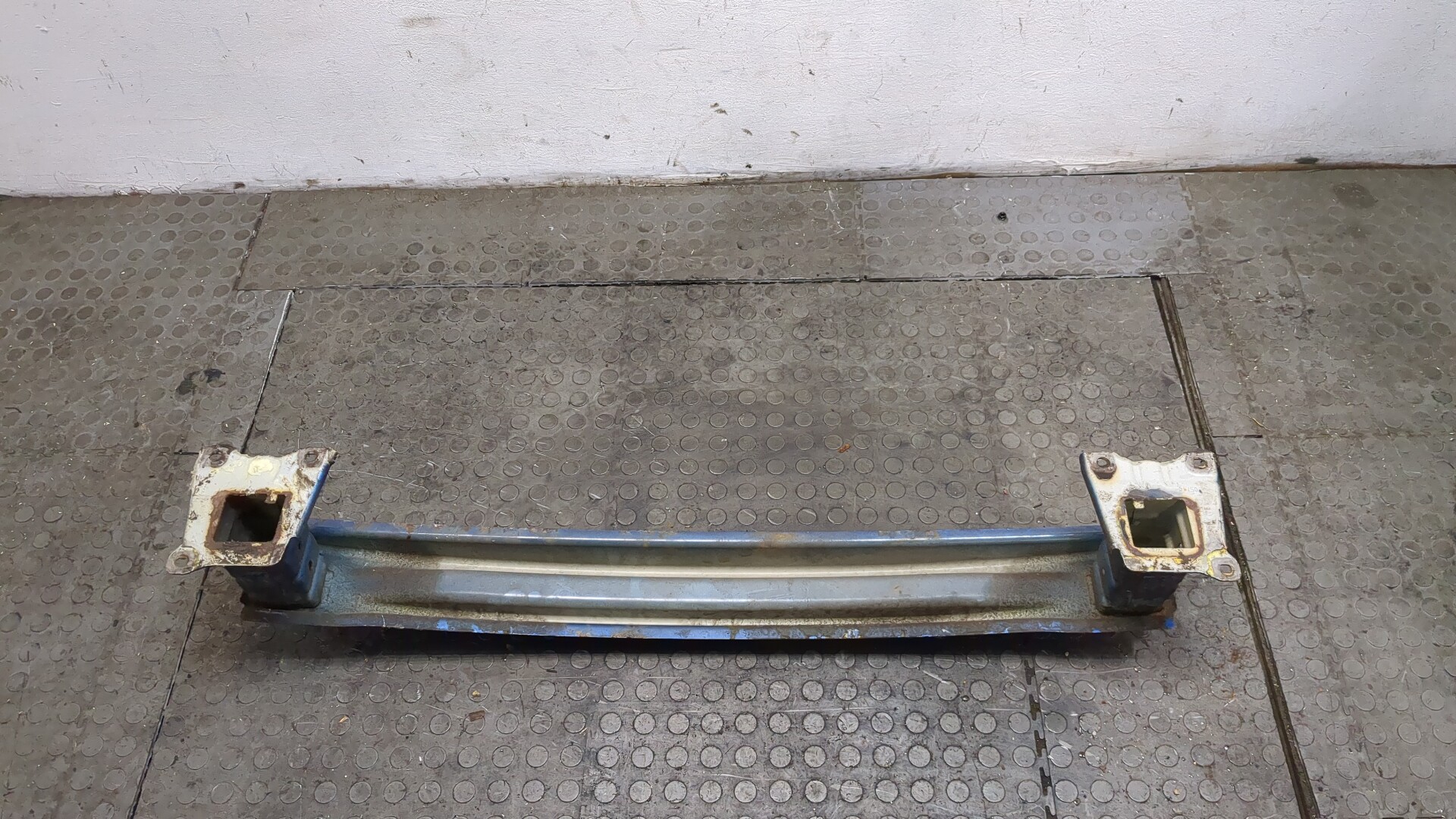 Усилитель заднего бампера