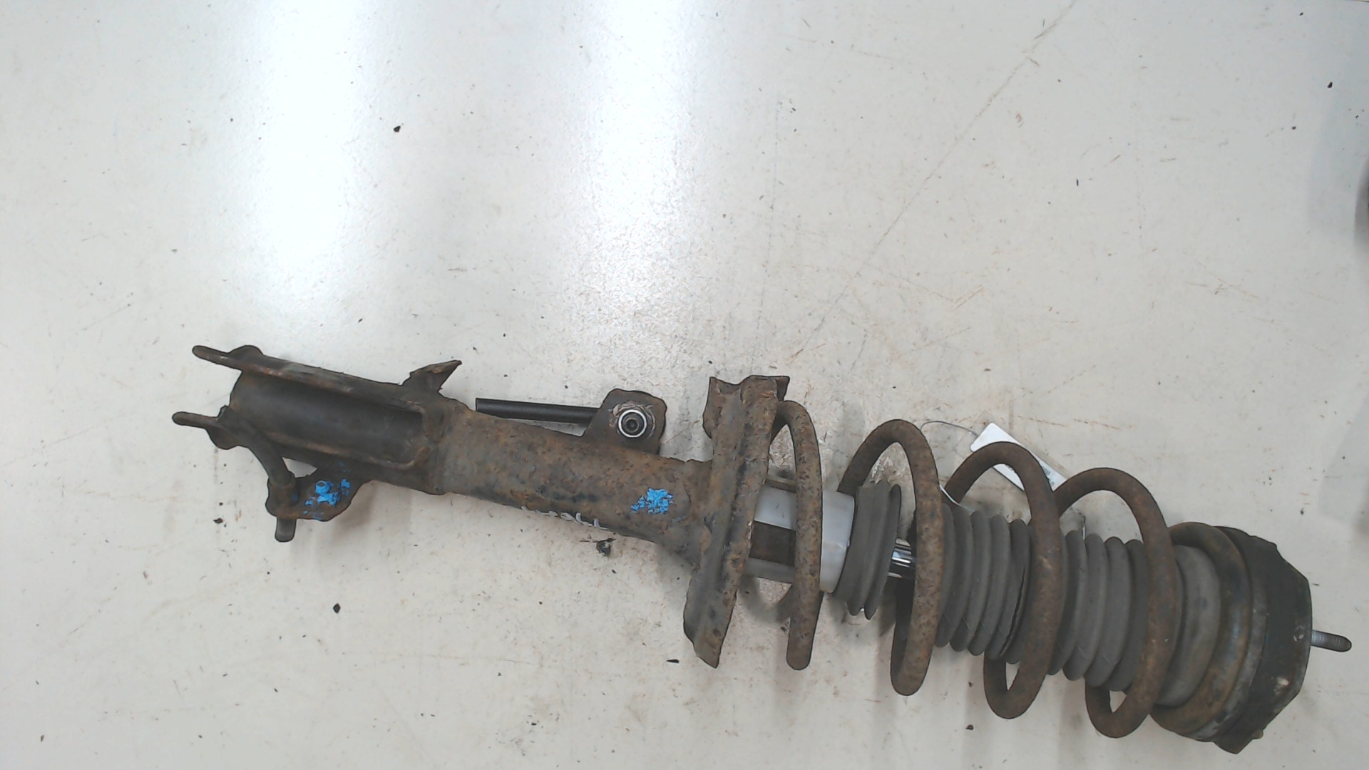 Амортизатор передний правый