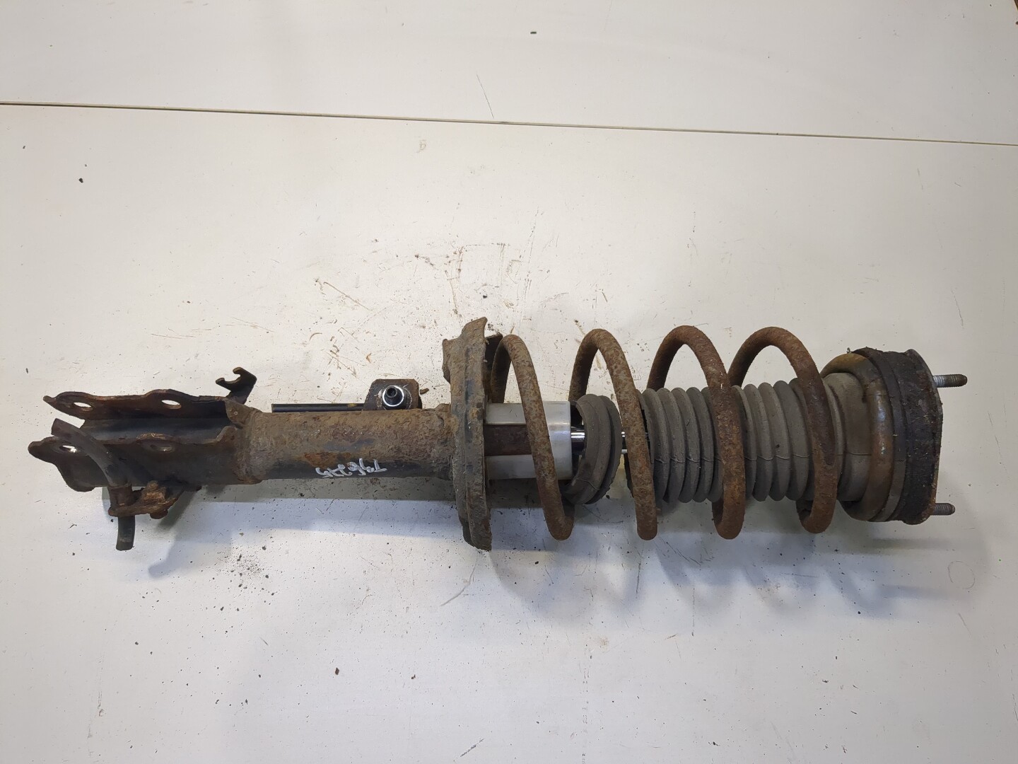 Амортизатор передний правый