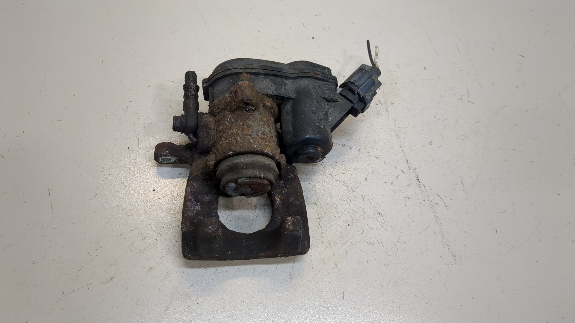 Суппорт задний левый